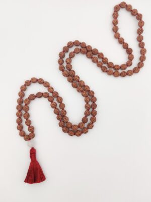 Rudraksha Mala mit Jade, Rot