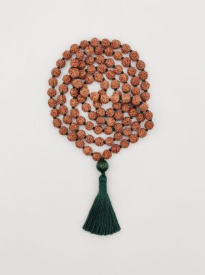 Rudraksha Mala mit smaragd